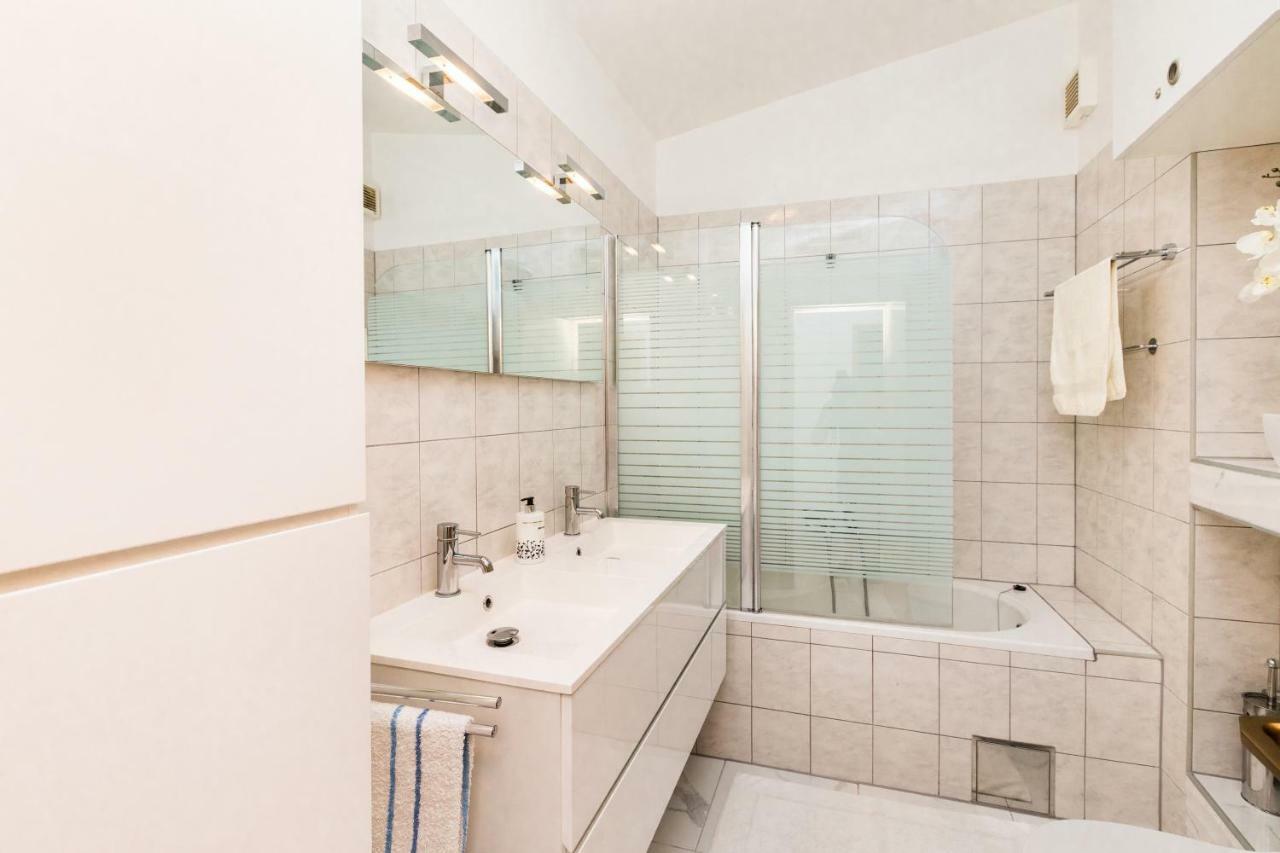 Lambrisa Apartment โตรกีร์ ภายนอก รูปภาพ